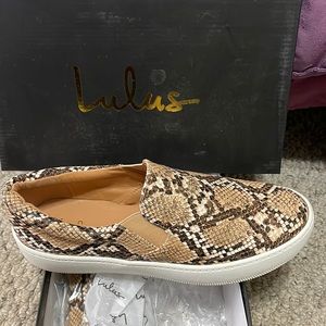 Lulu’s Tan snake size 9